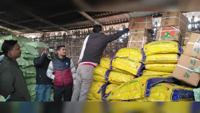 एसपी के निर्देश पर कार्रवाई, साढ़े 500 बोरा खाद जब्त