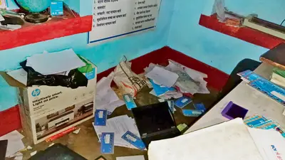 Gaya News : सीएसपी से 1.50 लाख रुपये नकद उड़ाये, जाते-जाते की तोड़फोड़