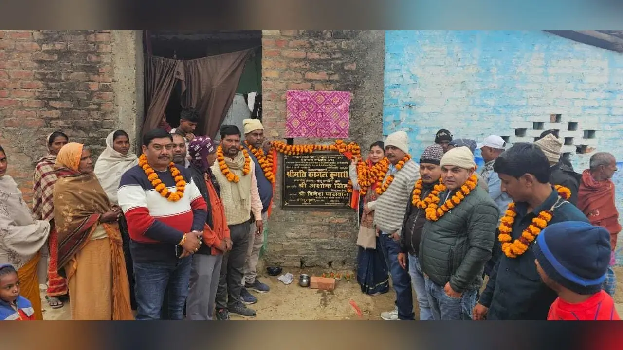 लाभगांव में छठ घाट, शौचालय व सड़क का प्रमुख ने किया उदघाटन