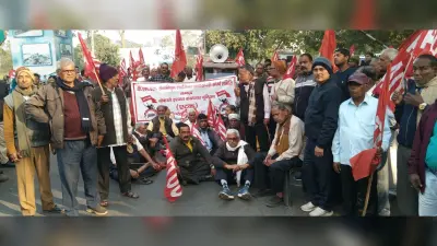 Bokaro News : सेवानिवृत्त क्वार्टर लाइसेंसधारियों ने इस्पात भवन पर किया प्रदर्शन