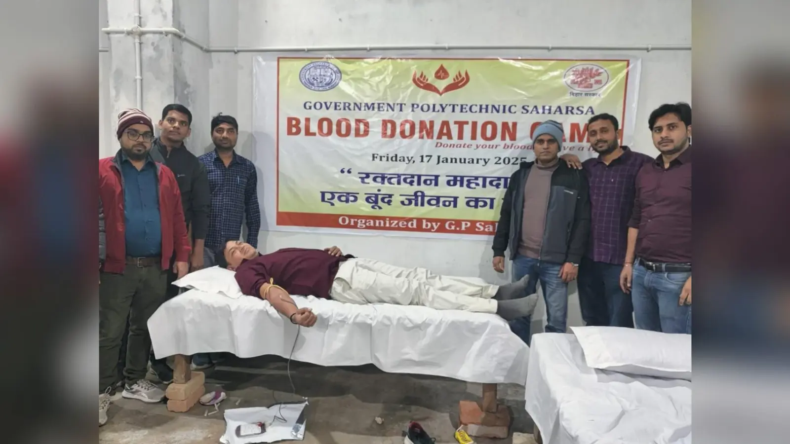 कर्मियों ने अपने स्वेच्छा से रक्दान कर समाज के प्रति अपनी जिम्मेदारी निभाई