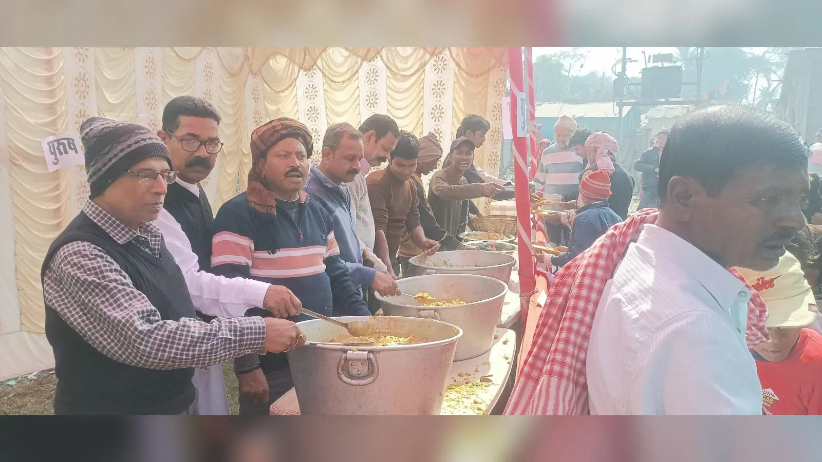 शनिदेव मंदिर में हुआ खिचड़ी भंडारा सह महाप्रसाद का आयोजन , उमड़े श्रद्धालु
