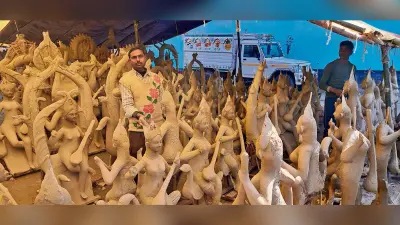 Chhapra News : तरैया में सरस्वती पूजा को लेकर प्रतिमा बनाने में जुटे मूर्तिकार