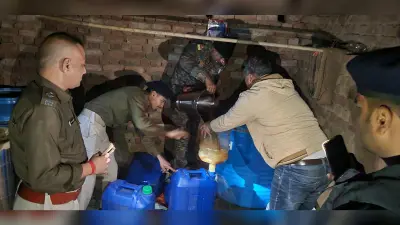 Dhanbad News: राजगंज में नकली शराब फैक्ट्री का भंडाफोड़, 20 लाख की शराब जब्त