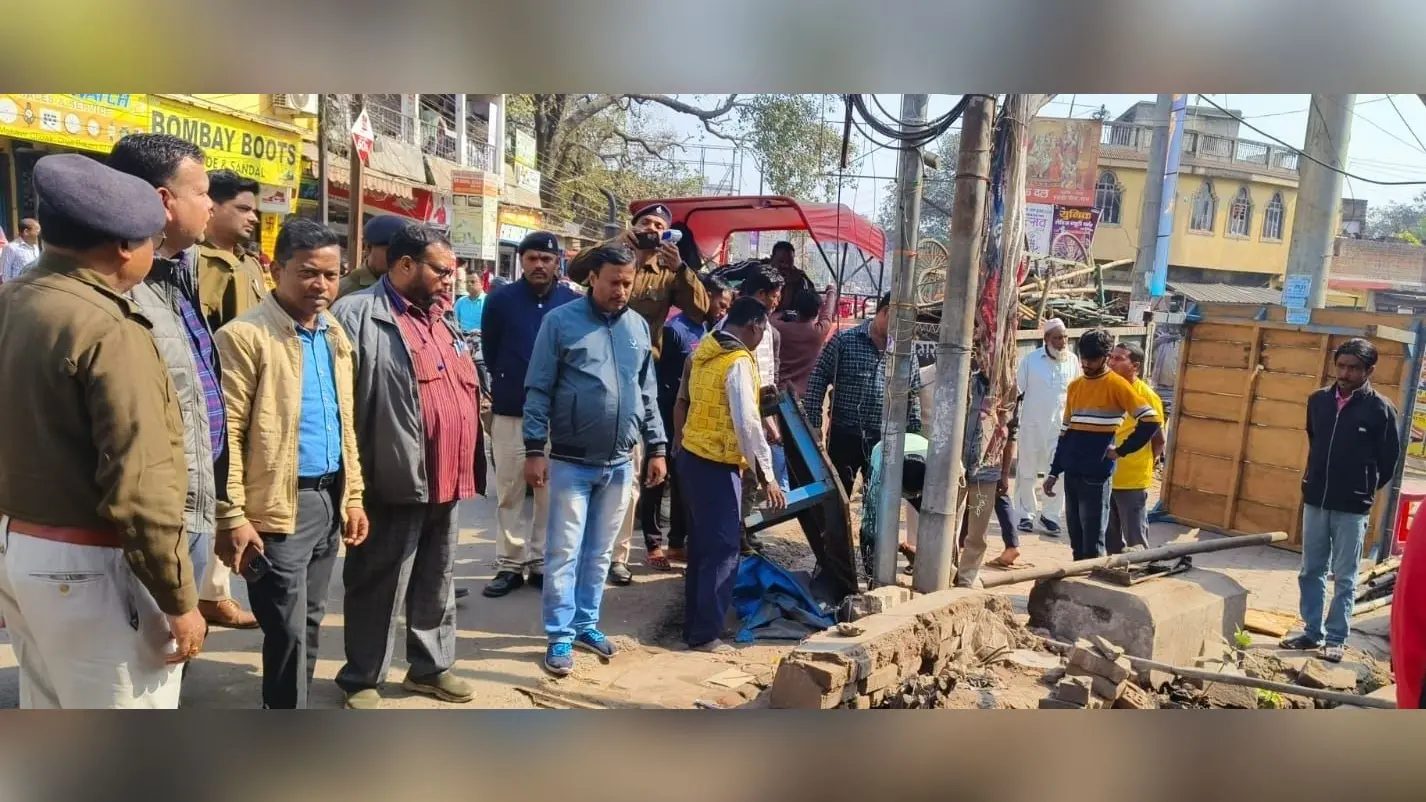 Bokaro News : निगम ने चास धर्मशाला मोड़ से जोधाडीह मोड़ तक हटाया अतिक्रमण