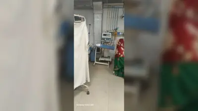 Dhanbad News : ऑक्सीजन रेगुलेटर के नहीं होने से धूल फांक रही एसआइसीयू में वेंटिलेटर मशीन