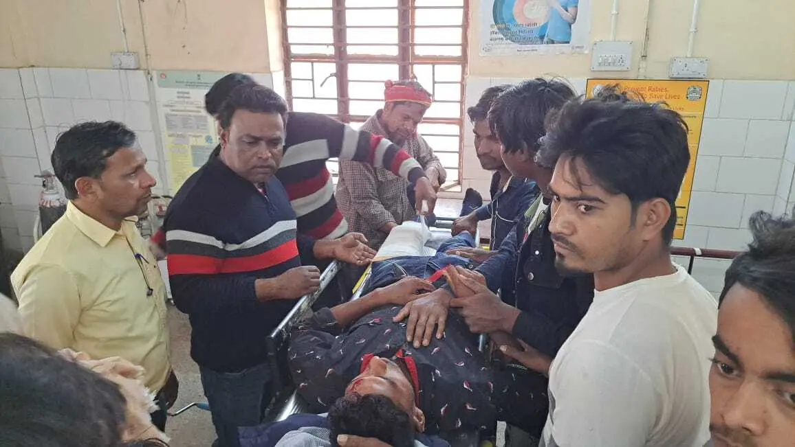 सड़क हादसे में छह लोग जख्मी, दो की स्थिति नाजुक
