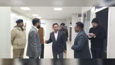 Bhagalpur news अस्पताल में मिलने वाली सुविधाओं की मरीजों से जिलाधिकारी ने ली जानकारी