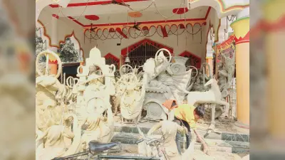 सरस्वती पूजा को लेकर तैयारी शुरू, बनायी जा रही प्रतिमा