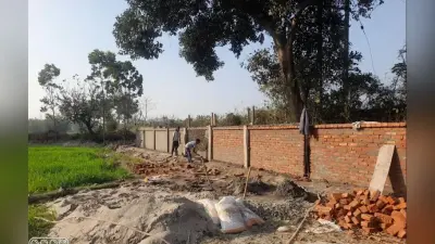 उमावि कोरियापट्टी की चहारदीवारी निर्माण में बरती जा रही अनियमितता