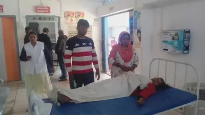 पड़ोसी ने मां-बेटे को पीटकर किया जख्मी, रेफर