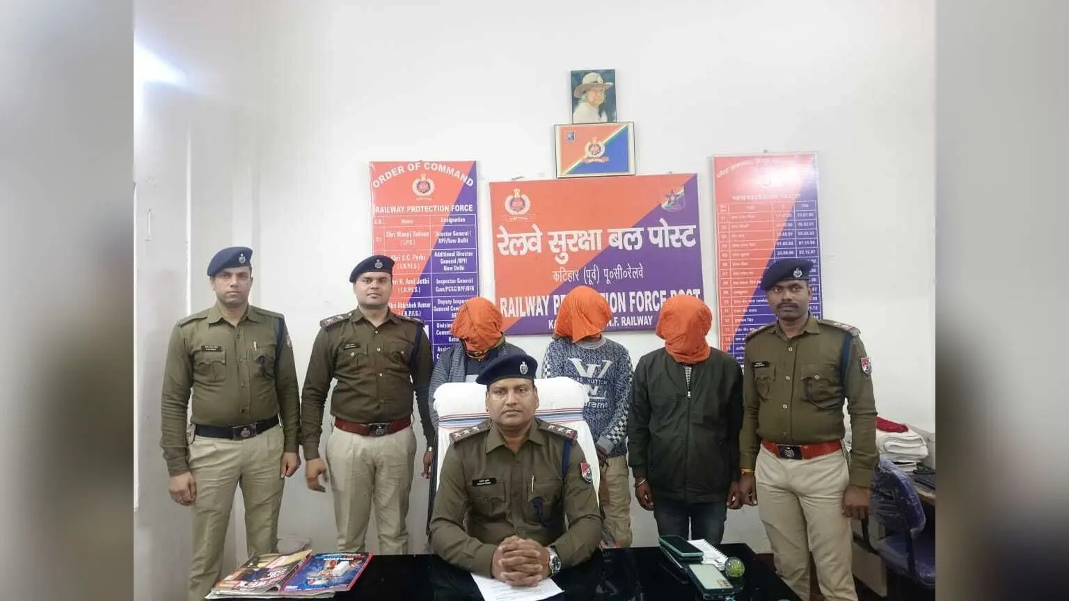 आरपीएफ ने पिकअप वैन में एल्यूमिनियम तार के साथ तीन को किया गिरफ्तार