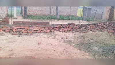 Gaya News : मध्य विद्यालय शाहपुर की चहारदीवारी को असामाजिक तत्वों ने किया क्षतिग्रस्त