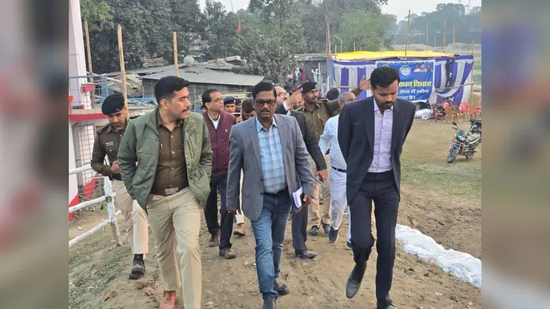 डीएम, एसपी व नप अध्यक्ष ने लिया कार्यक्रम स्थल देवघाट का जायजा
