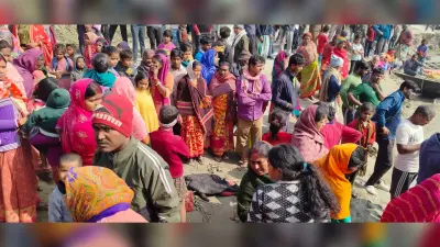 अमदाबाद प्रखंड के मेघु टोला गंगा घाट पर हुई नाव दुर्घटना में डेढ़ वर्षीय बच्चे समेत तीन लोगों की मौत व सात लापता