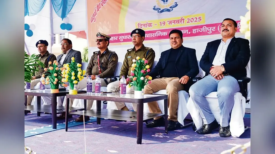 पासिंग आउट परेड में नौ सहायक अधीक्षक व 107 कक्षपालों को दिया गया बैज