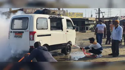 Bokaro News : चलती ऑटो से उठने लगा धुआं, कूद कर भागे यात्री