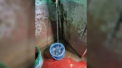 पाइपलाइन में लीकेज से नलों में आ रहा गंदा पानी