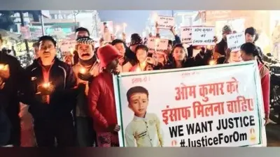 इंसाफ के लिए ग्रामीणों ने निकाला कैंडल मार्च