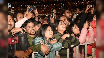 एक्सएलआरआइ के मैक्सी फेयर में सोनू निगम ने अपनी गायकी से दर्शकों को झुमाया