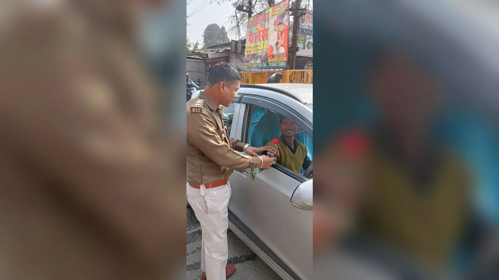 बिना हेलमेट वाले बाइक सवार को गुलाब फूल देकर सुरक्षा की दी गयी जानकारी