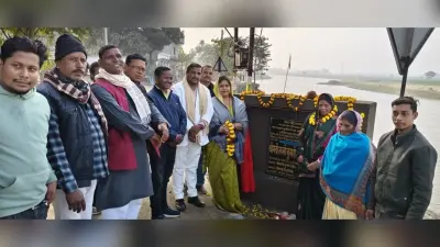 मुख्य पार्षद ने रामपुर यादव टोला में किया पीसीसी सड़क का उद्घाटन