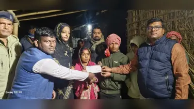 नाव हादसे में जान गंवाने वालों के परिजन को मिला चार लाख का चेक