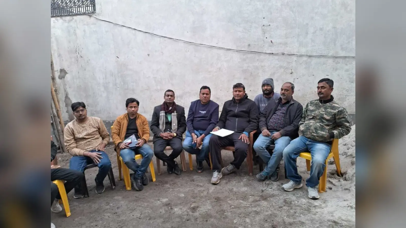 चौक-चौराहों को छोड़ गली नुक्कड़ों में हो रही जांच का किया विरोध