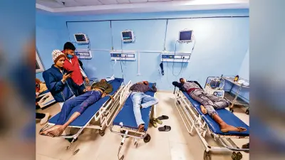 पिकअप ने बाइक सवार तीन दोस्तों को मारी टक्कर, जख्मी