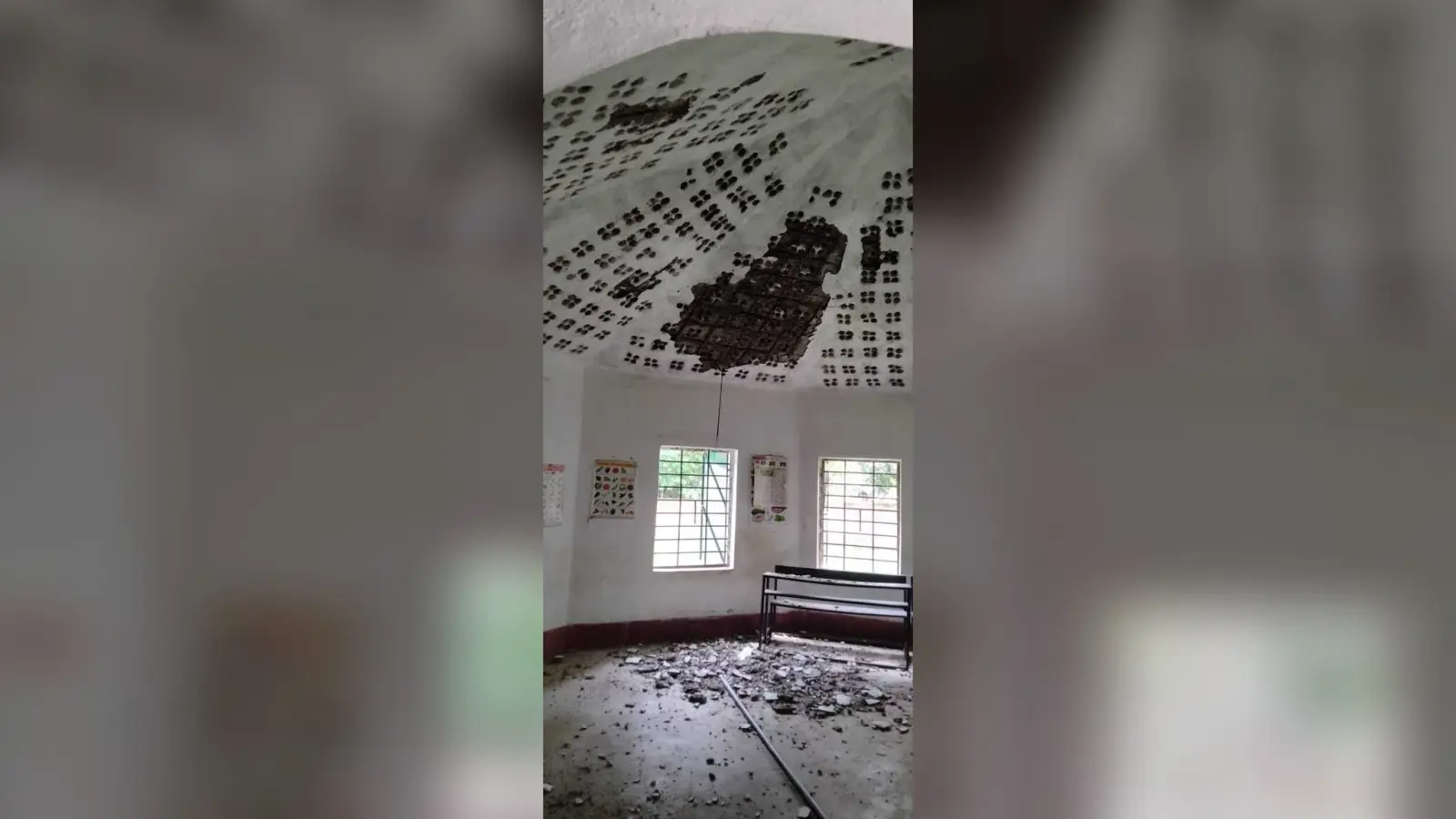 East Singhbhum news : धालभूमगढ़ प्रखंड के आठ प्रावि के भवन जर्जर, एक कमरे में हो रही केजी से 5वीं तक की पढ़ाई
