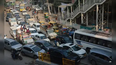 शहर में स्कूलों के खुलते ही लगा जाम, रेंगती रहीं गाड़ियां