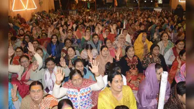 Dhanbad News : धन के पीछे मत भागो, नारायण को अपना लो लक्ष्मी स्वयं आयेंगी : साध्वी शिखा