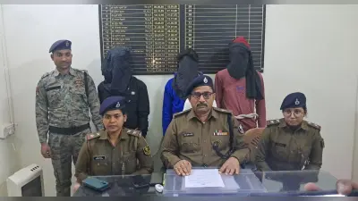 लूटी गई ई रिक्शा के साथ तीन शातिर गिरफ्तार
