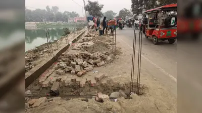 झील किनारे मॉर्निंग वाॅक के लिए बन रहा वाॅकिंग रैंप