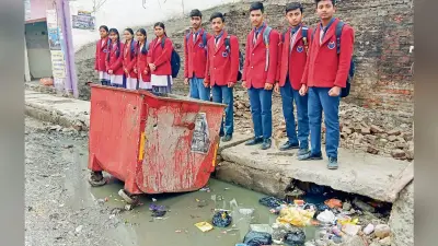 Chapra News : स्कूल के पास बना डंपिंग जोन, छात्रों ने जताया विरोध