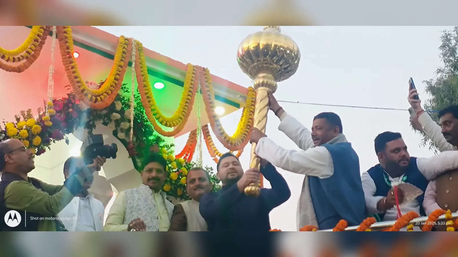 Aurangabad News : पूर्व विधायक की आदमकद प्रतिमा का तेजस्वी ने किया आवरण