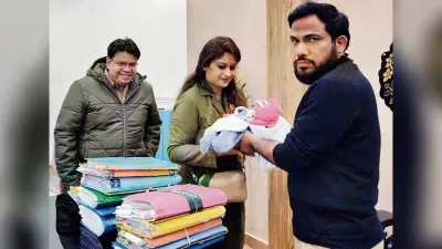 Hajipur News : बंगाली दंपती को प्री एडॉप्शन फॉस्टर केयर में सौंपा ढाई माह की बच्ची को