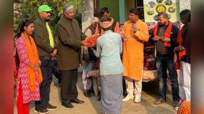 डॉ गुप्ता ने असहायों के बीच किया कंबल वितरण