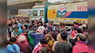 Hajipur News : हाजीपुर-पटना मार्ग पर टैंकर के धक्के से बाइक सवार पूर्व पंचायत समिति सदस्य समेत दो लोगों की मौत, हंगामा, पुलिस पर किया पथराव, लाठीचार्ज
