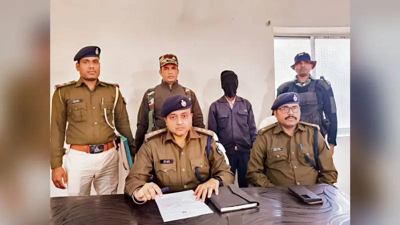 Gaya News : पुलिस वाहन पर हमला करने का आरोपित नक्सली बिंदु यादव गिरफ्तार