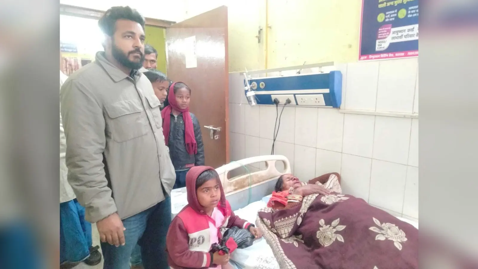 बाइक सवार ने राहगीर को मारी ठोकर, बाइक सवार सहित तीन लोग जख्मी