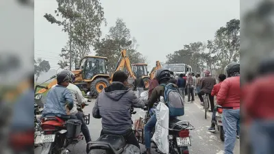 घने कोहरे से वाहनों में टक्कर, आवागमन रहा बाधित