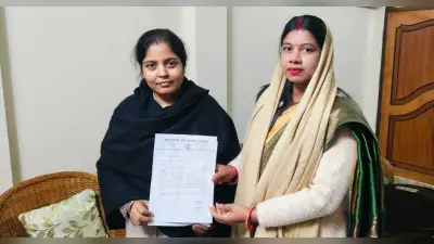 खेल स्टेडियम की मांग, मुखिया ने डीएम व विधायक को सौंपा आवेदन