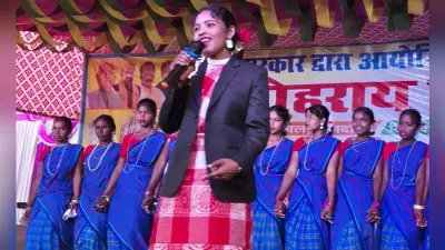 आदिवासी नृत्य व गाने से झूमते रहे समाज के लोग
