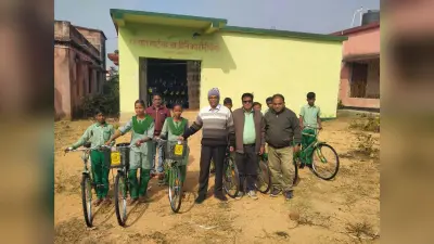 300 स्कूली छात्र-छात्राओं के बीच साइकिल वितरित