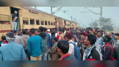 चलती ट्रेन में युवक की गोली मारकर हत्या