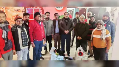नगर प्रशासन ने की छापेमारी, भारी मात्रा में पॉलीथिन जब्त
