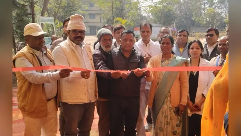 Giridih News: सीएचसी गांडेय में लगे स्वास्थ्य मेले में 759 मरीजों की जांच