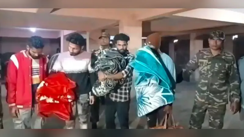 Dhanbad News : जोड़ाफाटक रोड नंदलोक अपार्टमेंट से छह साइबर अपराधी गिरफ्तार