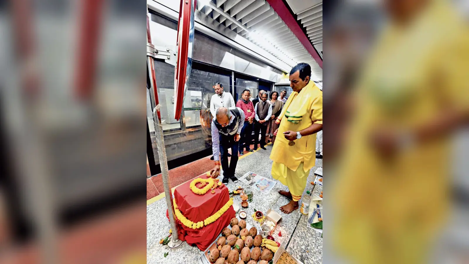 सियालदह-एस्प्लेनेड स्टेशनों के बीच पहली बार दौड़ी मेट्रो